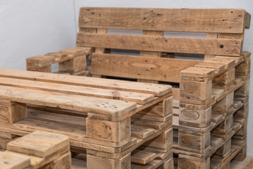 rustikale Holzmöbel aus Holzpaletten