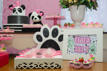 Tema de festa infantil de menina - Urso Panda