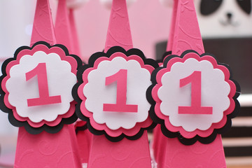 Detalhe de decoração de festa infantil de menina - Doces e lembranças.