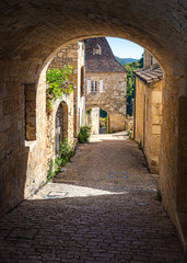 Fototapeta na wymiar Archway in the medieval village of Castelnaud-la-Chapelle, Dordogne, France