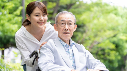 介護　車いす