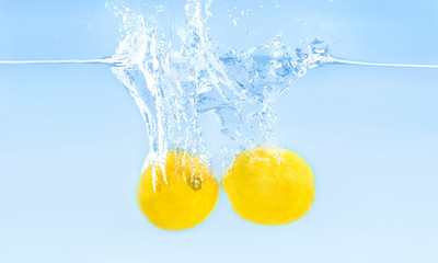 Lemons sinking into water with air bubbles