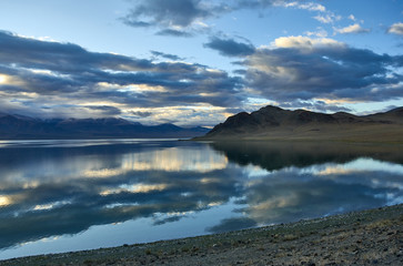 Fototapeta na wymiar Tolbo Nuur Lake
