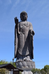 牛久大仏 ／ 牛久大仏（うしくだいぶつ）は、茨城県牛久市にあるブロンズ（青銅）製大仏立像で全高120mあり、立像の高さでは世界で4番目、ブロンズ立像としては世界最大でギネスブックに登録されています。