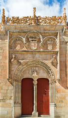 Fototapeta premium Brick wall and wooden gate