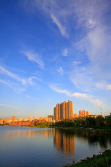 Naklejka premium Urban construction scenery at the water's edge