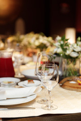 Elegance table set up for dinning room 
