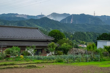 山間部の村と畑