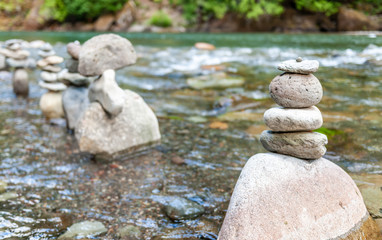 Boulders stacked into a formation of rocks in the Cowlitz river, near the La Wis Wis Campground. Washington State. - obrazy, fototapety, plakaty