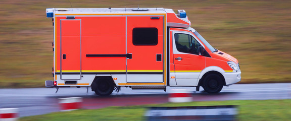 an plain ambulance car speeding by © Tobias Arhelger