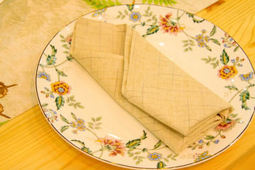 Ceramic plates and napkins