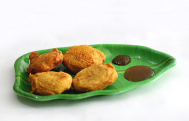 scrambled potatoes deep in gram flour and fries