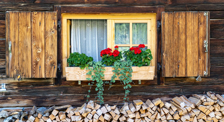 Tiroler Hüttenfenster