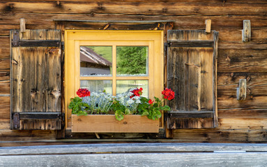 Tiroler Hüttenfenster