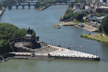  Niemiecki zakątek, w którym Mosel spotyka Ren w Koblenz © Iwona