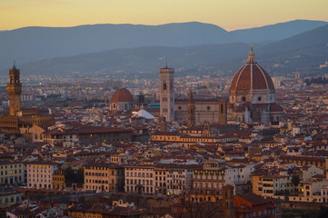 Fototapeta na wymiar Cattedrale di Santa Maria del Fiore and Palazzo Vecchio at sunset