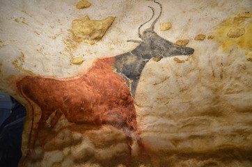 VACHE A TETE NOIRE GROTTE DE LASCAUX II PÉRIGORD NOIR DORDOGNE FRANCE 