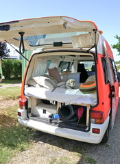 Traveling in a motorhome with a dog. Finished conversion of a disused ambulance to the RV. Installation of a pedestal with storage space, drawers and slatted frame for a bed.