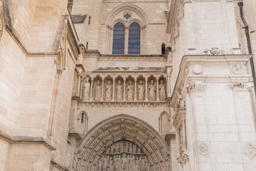 Obraz premium Saint Andrew cathedral in Pey Berland square, Bordeaux