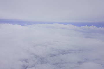 眼下に広がる雲
