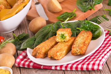 Potato croquettes with spinach and mozzarella. 
