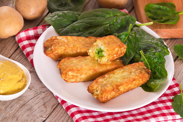 Potato croquettes with spinach and mozzarella. 