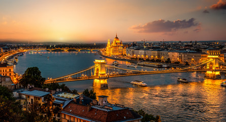 Fototapeta na wymiar Budapest in evening