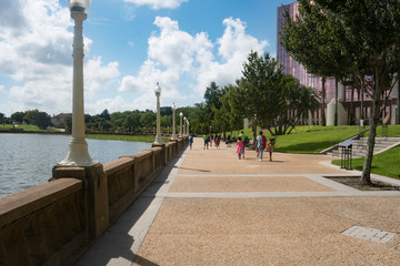 Lake Mirror at Lakeland Florida offers a peaceful surrounding in the heart of the city which residence enjoy .