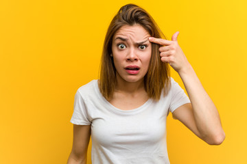 Obraz premium Young natural caucasian woman showing a disappointment gesture with forefinger.