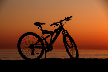 Fototapeta na wymiar Gün batımında bisiklet