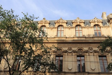 Obraz premium Ville de Lyon - Façade typique d'immeuble lyonnais à Lyon 2 ème arrondissement, en presqu'île, Juin 2019