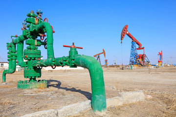 Oil pipeline and pumping unit