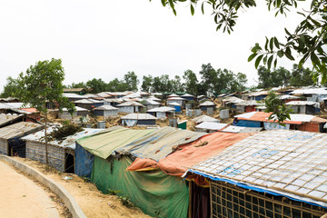casas en el campo de refugiados rohingya. Problemas migratorios migrantes y refugiados