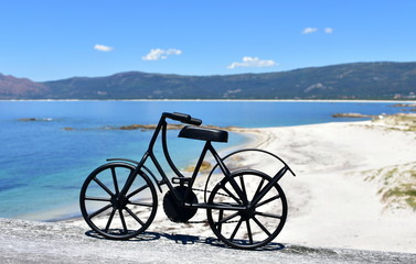 Fototapeta premium Black iron bicycle on a spanish beach.