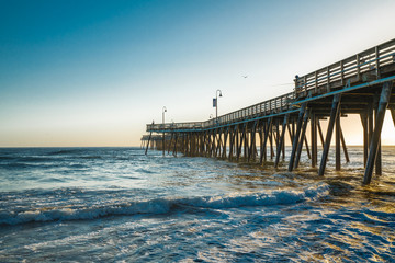 Obraz premium Pismo Beach Pier during Sunset, Pacific Ocean, California Coastline