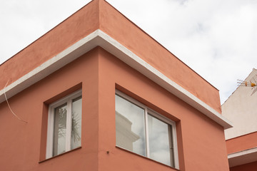 Fenster mit Fassade eines Hauses
