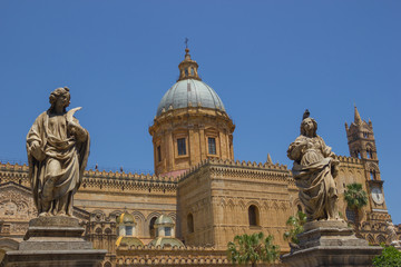 Fototapeta na wymiar Wide view of the historical beautiful cathedral of Palermo Sicily, religious statues, Unesco medieval architecture and old dome