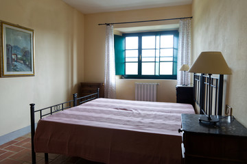 Schlafzimmer in einem alten toskanischen Haus