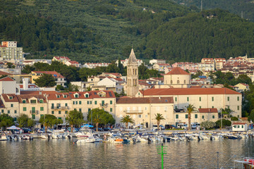 Obraz premium View of Makarska city center from the sea. Adriatic Sea coast, Dalmatia, Croatia