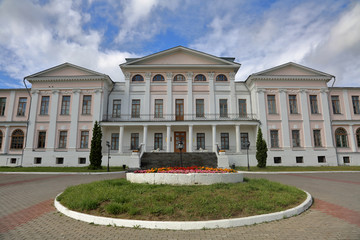 Obraz premium A renovated old manor house in the village of Dubrovitsy, Russia
