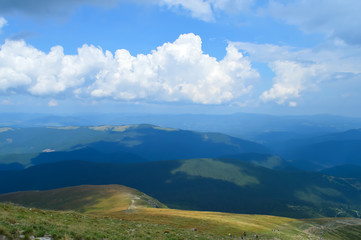 Obraz premium Panoramic view from Hoverla, Carpathian mountains, Ukraine. Horizontal outdoors shot