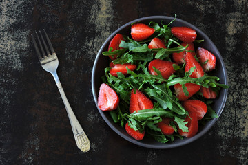 Fototapeta na wymiar Strawberry Arugula Salad. Fresh summer salad with strawberries.