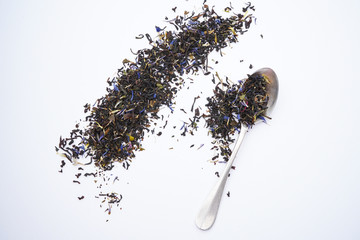 thé en vrac avec cuillère