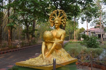 golden statue in india