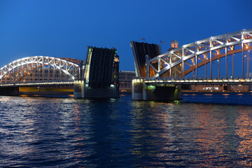 Obraz premium Bolsheokhtinsky bridge at night.