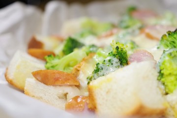 食パンで作ったキッシュのような食べもの