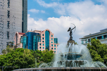 La Fuente de la Diana Cazadora es un monumento localizado en la avenida Paseo de la Reforma, en la...