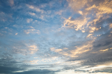 Obraz premium background of sunset clouds on heaven