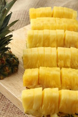 パイナップルの切り方