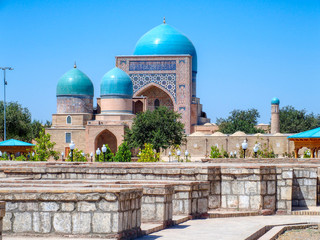 Traditional islamic art. Three turquoise domes of Kok Gumbaz Mosque, Shahrisabz, Uzbekistan
